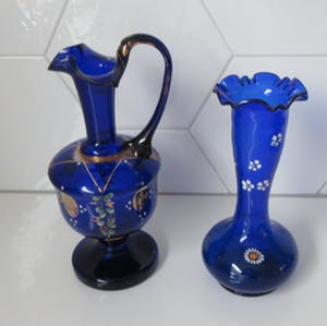 Niet of onleesbaar gesigneerd - Cobalt blauwe Boheems glazen kan en vaas kopen? Bied vanaf 10!