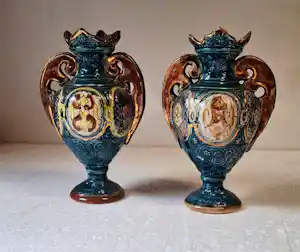 Keramiek overige - 2 vaasjes merk Romano. Dit is een antieke majolica kopen? Bied vanaf 27!