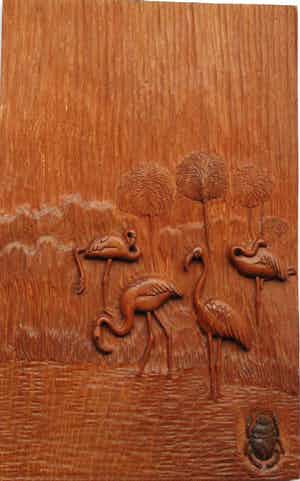 Niet of onleesbaar gesigneerd - houtsnijwerk - flamino's - gesigneerd met kever en letter N verkocht voor € 1!