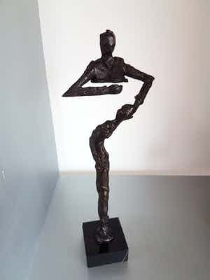 Klaas van den Berg - 1941 - 2018 Brons beeld " De Ondersteunende man " verkocht voor € 135!