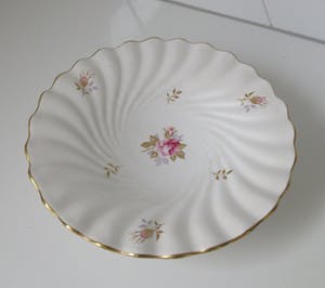 Plateelbakkerij Zuid-Holland - Fifties Platelen Bonbonniere op voet met floraal decor kopen? Bied vanaf 1!