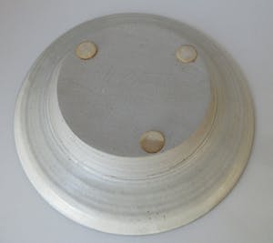 Niet of onleesbaar gesigneerd - Hugo Onsted - Grote kunst keramische schotel kopen? Bied vanaf 1!