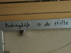 Menno Bauer - Acryl op doek , Bedrieglijk is de stilte - ingelijst - GROOT - 116 x 95 cm kopen? Bied vanaf 1!