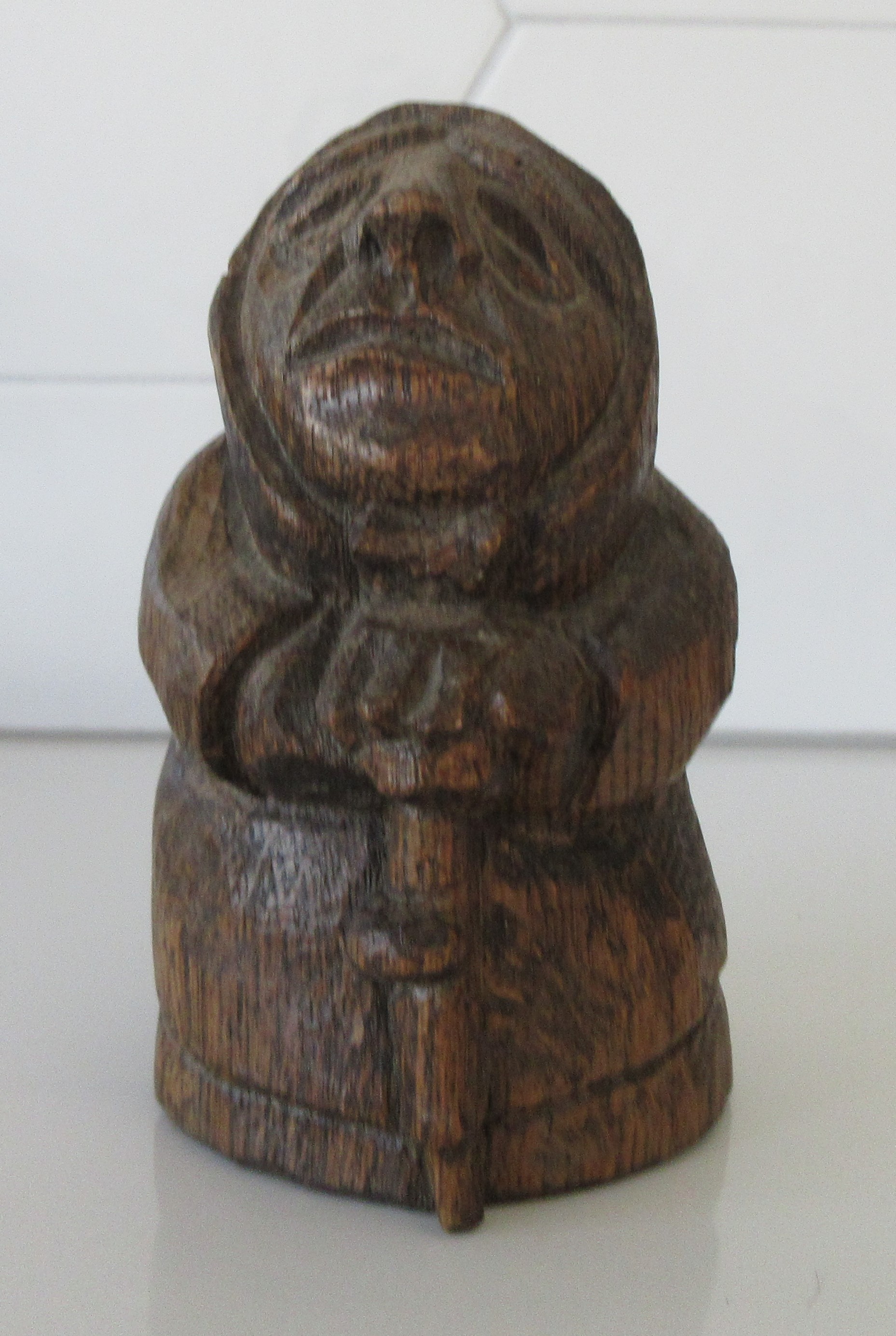 Niet of onleesbaar gesigneerd - Twee handgesneden houten Folk art figuurtjes  kopen? Bied vanaf 1!