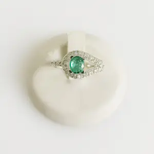 Smaragd- en diamanten ring kopen? Bied vanaf 955!