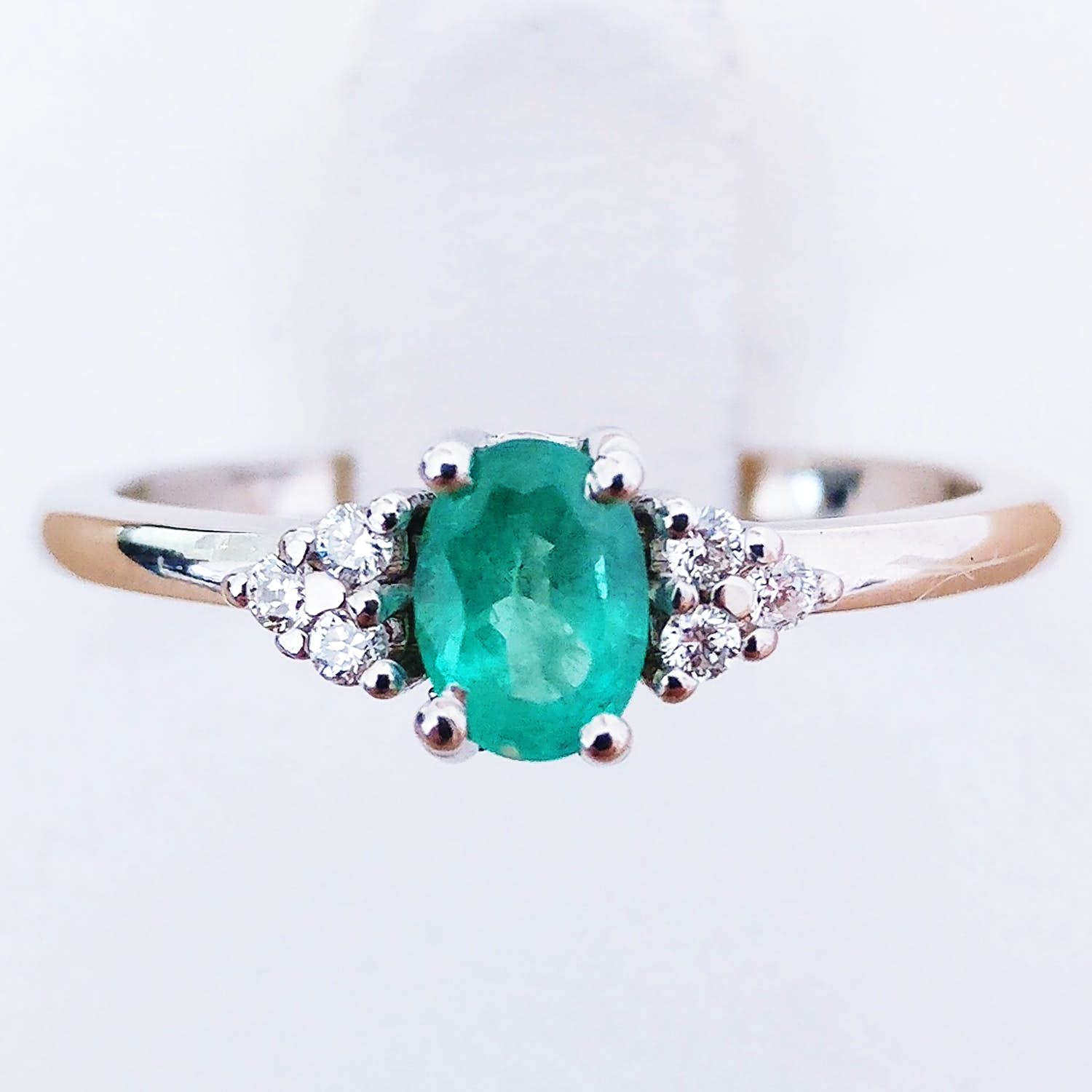 0.45ct Emerald and Diamond Ring kopen? Bied vanaf 240!