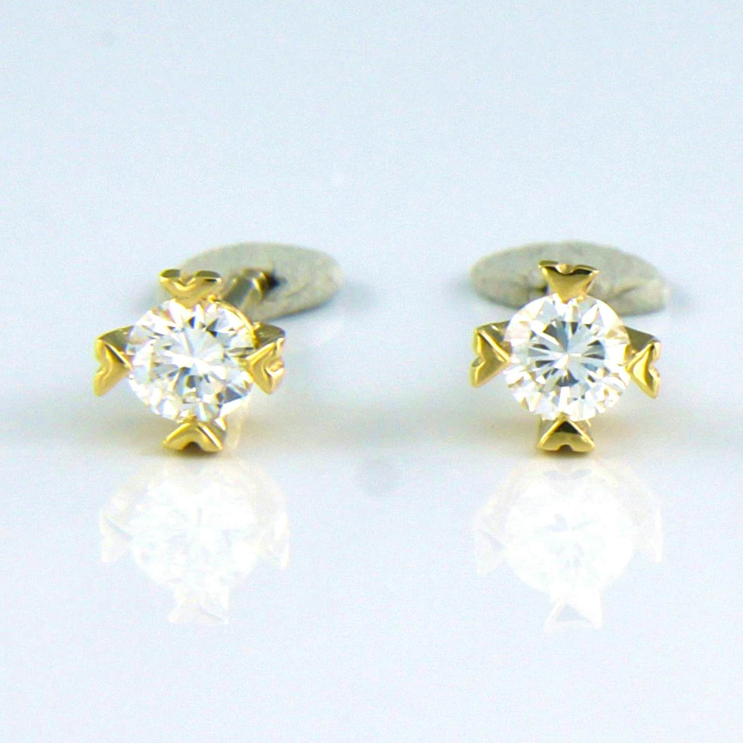 18k geel gouden solitair oorknoppen met briljant geslepen diamant tot. 0.22ct kopen? Bied vanaf 325!