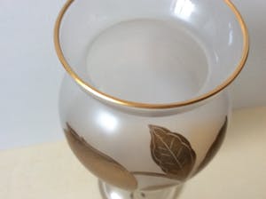 Niet of onleesbaar gesigneerd - Vaas met verguld floraal decor kopen? Bied vanaf 1!