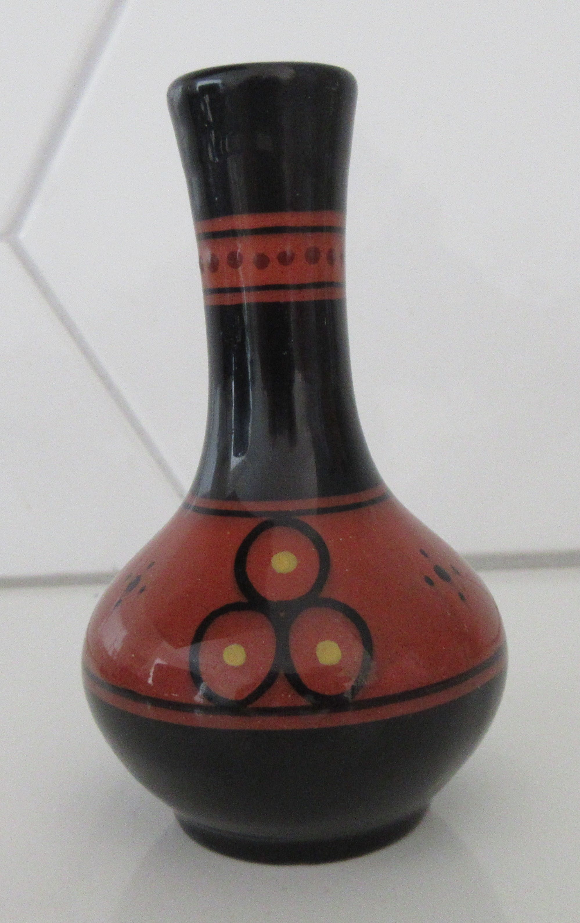 Kunstaardewerkfabriek Ed. Antheunis - Rood platelen bibelot vaasje - vroeg stukje kopen? Bied vanaf 19!