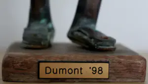 Dumont - Metalen scupltuur: abstract mensfiguur - 1998 kopen? Bied vanaf 199!