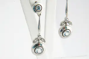 164- Chique PAAR 14 krt gouden Art Deco stijl dames oorstekers met diamant. kopen? Bied vanaf 220!