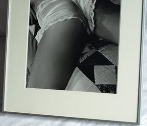 Jean-Loup Sieff - Foto , La petite culotte , ingelijst - 1981 kopen? Bied vanaf 725!