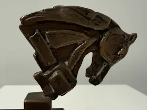 Buy Eric Claus - bronzen sculptuur | 'Gebogen paardenhoofd'? Bid from 200!