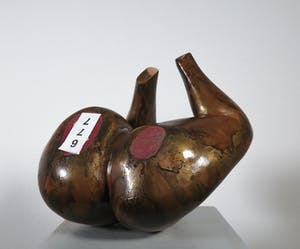 Niet of onleesbaar gesigneerd - Keramiek, Geglazuurd sculptuur van een voormalige danseres kopen? Bied vanaf 1!