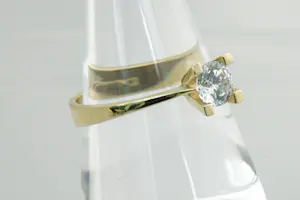 34 - Chique 18 Krt geel gouden dames solitair ring kopen? Bied vanaf 140!