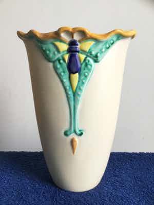 Plateelbakkerij Zuid-Holland - Vaas met vlinder verkocht voor € 55!