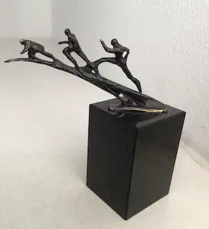 Corry Ammerlaan - Sculptuur “ IN EEN STIJGENDE LIJN “ kopen? Bied vanaf 1!
