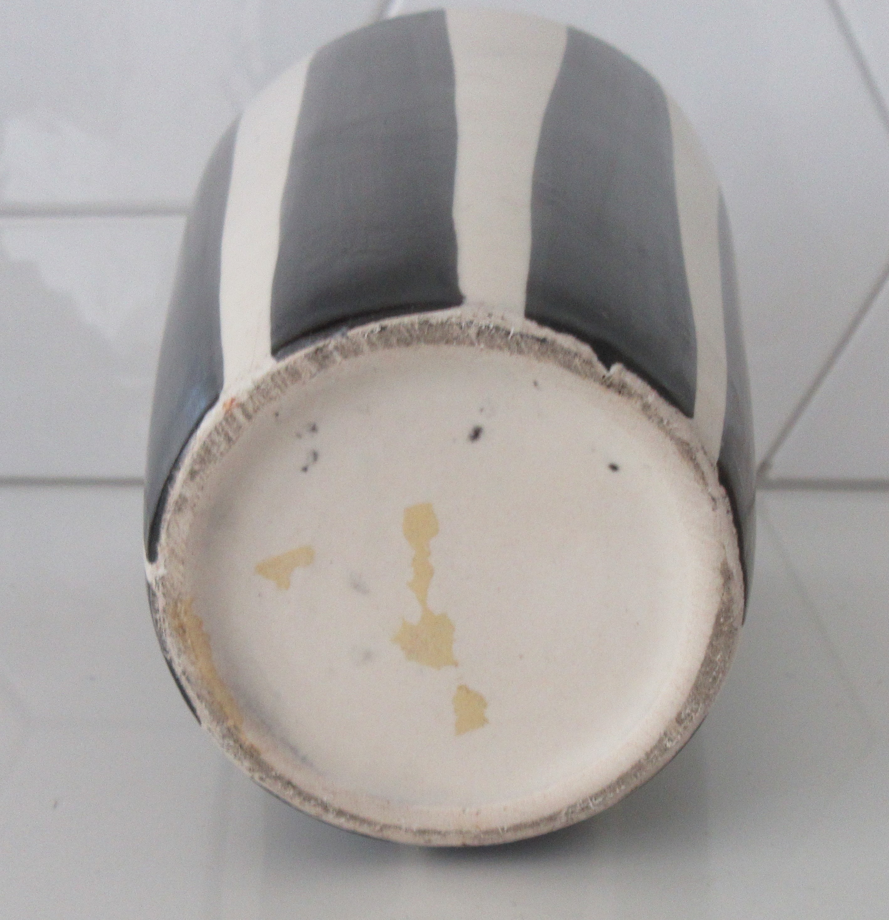 Niet of onleesbaar gesigneerd - Zwart witte platelen vaas kopen? Bied vanaf 1!