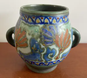 Plateelbakkerij Zuid-Holland - Platelen vaasje decor Crocus kopen? Bied vanaf 25!