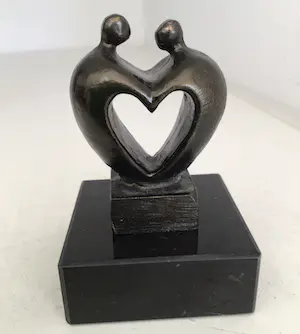 AcheterCorry Ammerlaan - Sculptuur “ HART VOOR ELKAAR “? Enchérissez de 1!