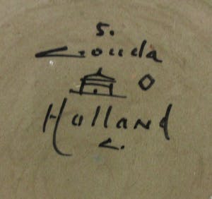 Plateelbakkerij Zuid-Holland - Twee glansplatelen schotels uit 1922 kopen? Bied vanaf 35!