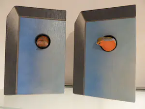 AcheterNiet of onleesbaar gesigneerd - Kunstzinnig object, stenen vogelhuisjes? Enchérissez de 1!
