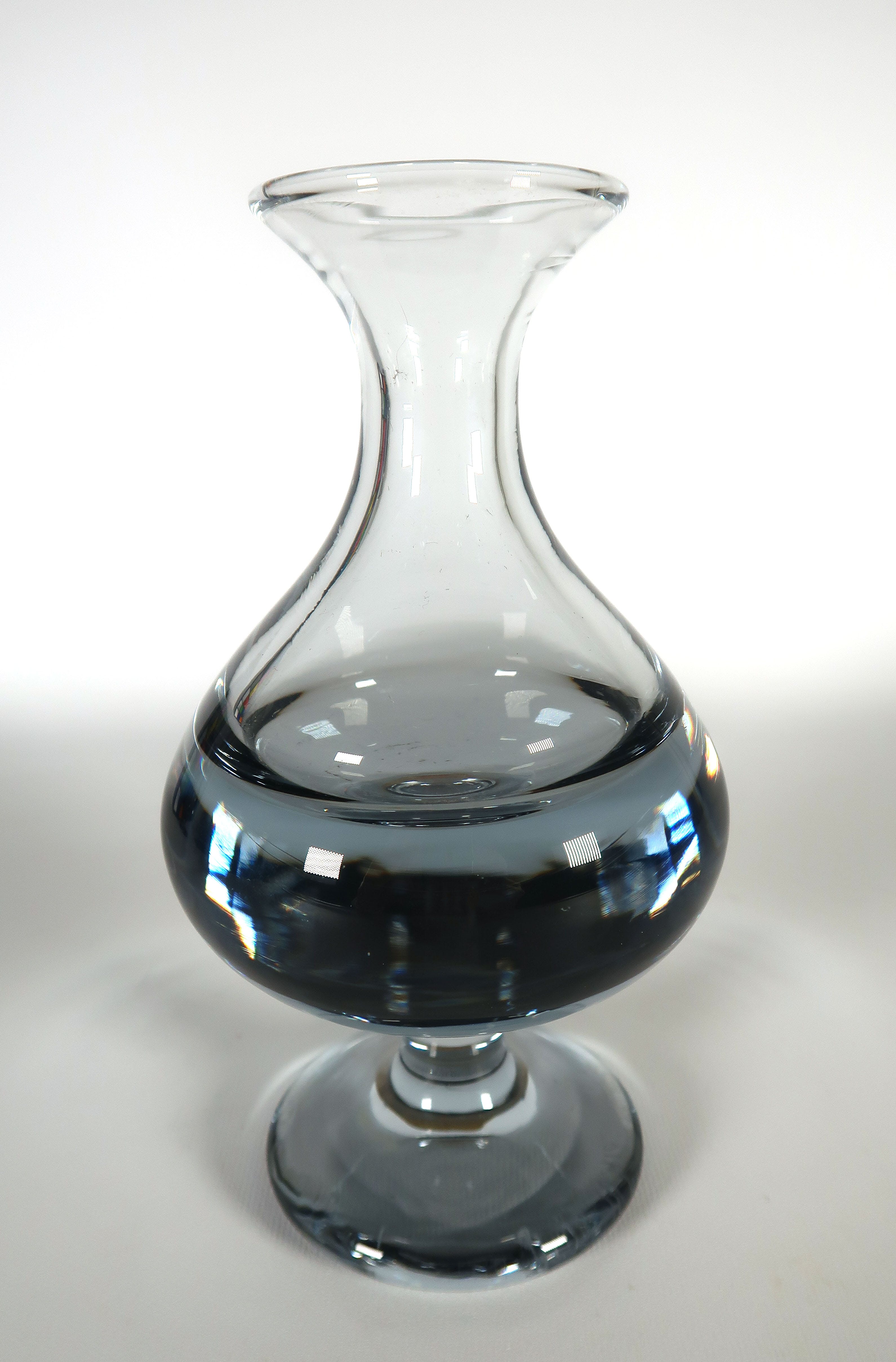 Per Lutken - Kristal, Twee solifleur vaasjes, uitgevoerd door Holmegaard kopen? Bied vanaf 70!