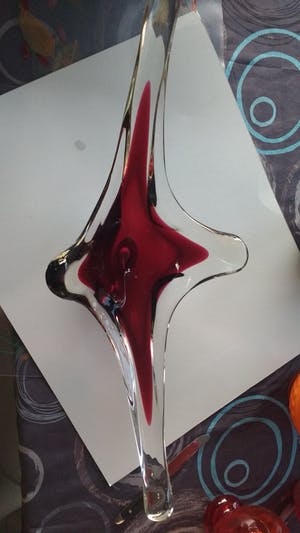 Niet of onleesbaar gesigneerd - Prachtige transparante schaal - bordeaux gevlamd kopen? Bied vanaf 1!