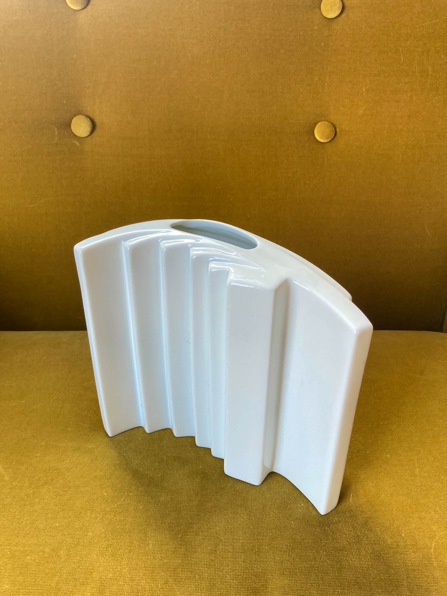 Gerold Porzellan - Op Art Gerold Porzellan witte plissé vaas, jaren 60ig kopen? Bied vanaf 40!