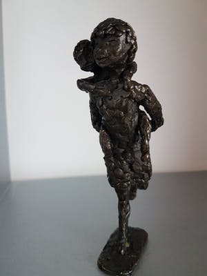 Astrid Veldhuyzen-Koppen - Beeld " Zusjes " kopen? Bied vanaf 40!