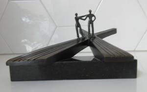 Corry Ammerlaan - Verbronsd Sculptuur "Het Samenwerken" kopen? Bied vanaf 48!