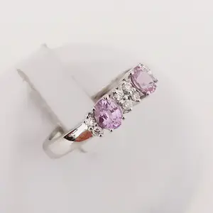 0.68ct Sapphire and Diamond Ring kopen? Bied vanaf 370!