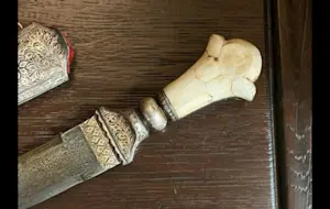 Niet of onleesbaar gesigneerd - Prachtige Ottomaanse dolk met beenderen handvat Damascus kopen? Bied vanaf 1!