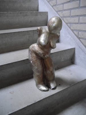 Niet of onleesbaar gesigneerd - dikke vrouw....beeld kopen? Bied vanaf 10!