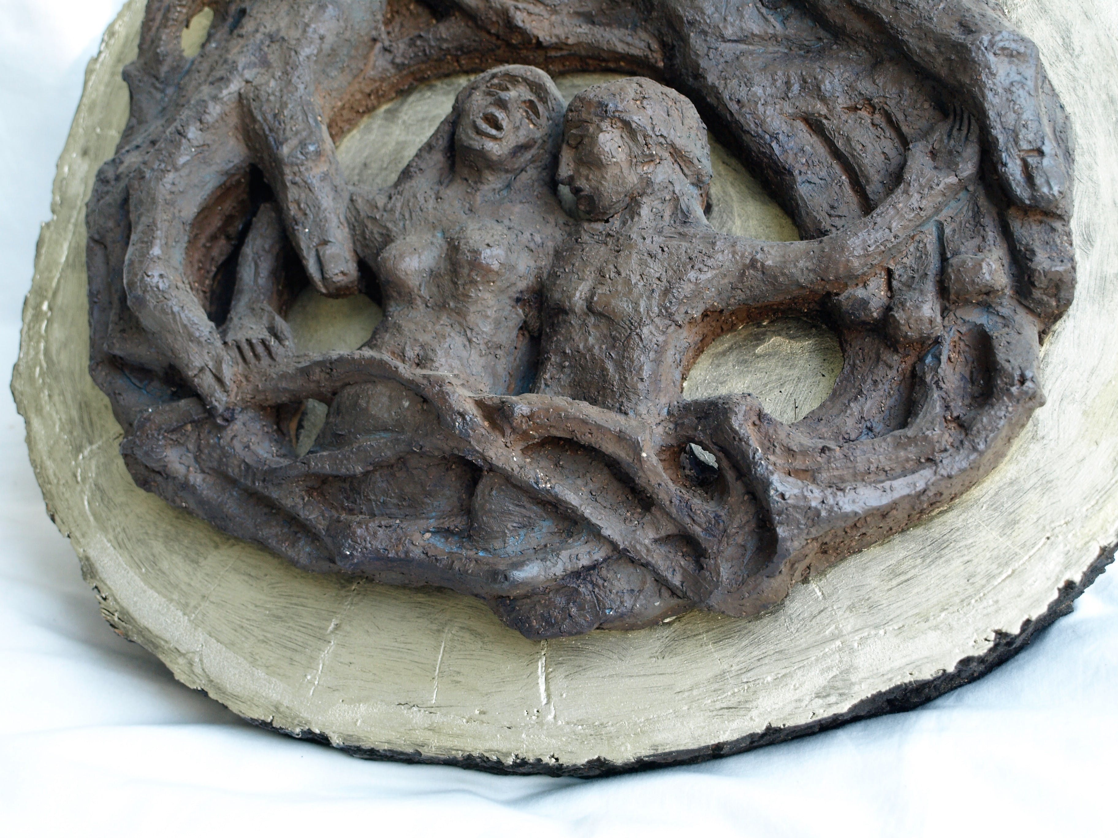 Klaas Pijlman - Sculpture - Erbarmen - Chamotte / Aardewerk op hout – 1979 kopen? Bied vanaf 50!