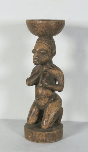 Yoruba - Houten geknield vruchtbaarheidsbeeld met bovenop schaal voor magische stoffen kopen? Bied vanaf 1!