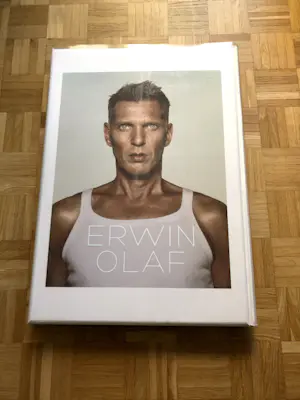 Erwin Olaf - Fotoboek, OWN XXL (Gesigneerd en Genummerd) kopen? Bied vanaf 900!