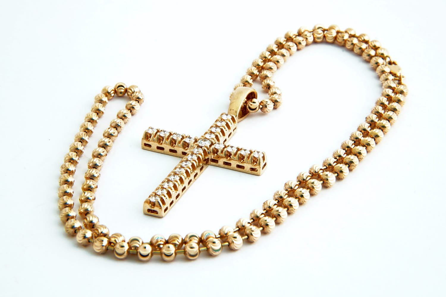 71 - Fraai 18 krt  roségouden collier en grote diamanten kruishanger (ca. 2 ct) kopen? Bied vanaf 1860!