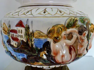Real Fabbrica Capodimonte - Een mooie grote Italiaanse coupe op koperen voet. kopen? Bied vanaf 50!