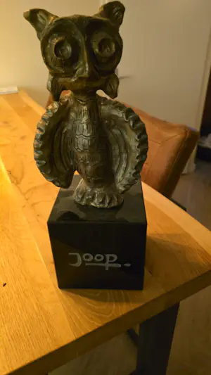 Joop van der Wal - Bronzen uiltje kopen? Bied vanaf 150!