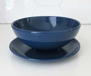 Ditmar Urbach - Art deco donkerblauwe aardewerken fruittest met onderbord verkocht voor € 32!