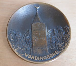 Niet of onleesbaar gesigneerd - Bronzen bordje van Vordingsborg in Denemarken - Morten Christensen kopen? Bied vanaf 1!
