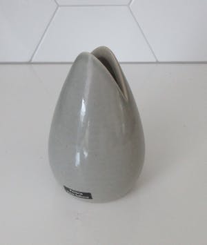 Peter Selhorst - Klein grijs keramisch organisch design vaasje kopen? Bied vanaf 22!