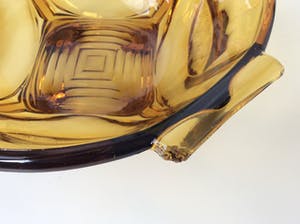 Niet of onleesbaar gesigneerd - Art Deco persglas schaal kopen? Bied vanaf 1!