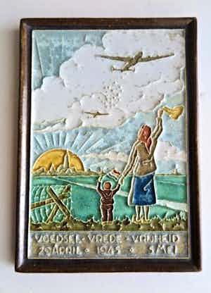 Porceleyne Fles - Cloisonné-tegel - Voedseldropping na Hongerwinter WO II 1945 verkocht voor € 1!