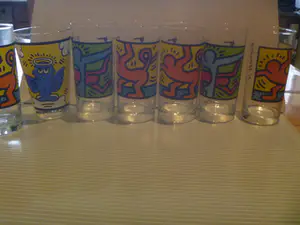 Keith Haring - enkele glazen met illustraties van Keith kopen? Bied vanaf 1!