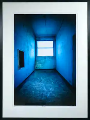 Arnoud van den Brink - Fotografie, Blue Room - Ingelijst verkauft für € 50!