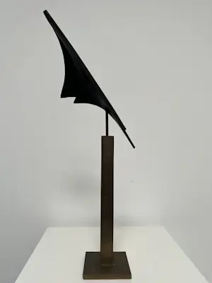 Ton Koops - bronzen sculptuur | 'Fokzeilen' | 1987 kopen? Bied vanaf 450!