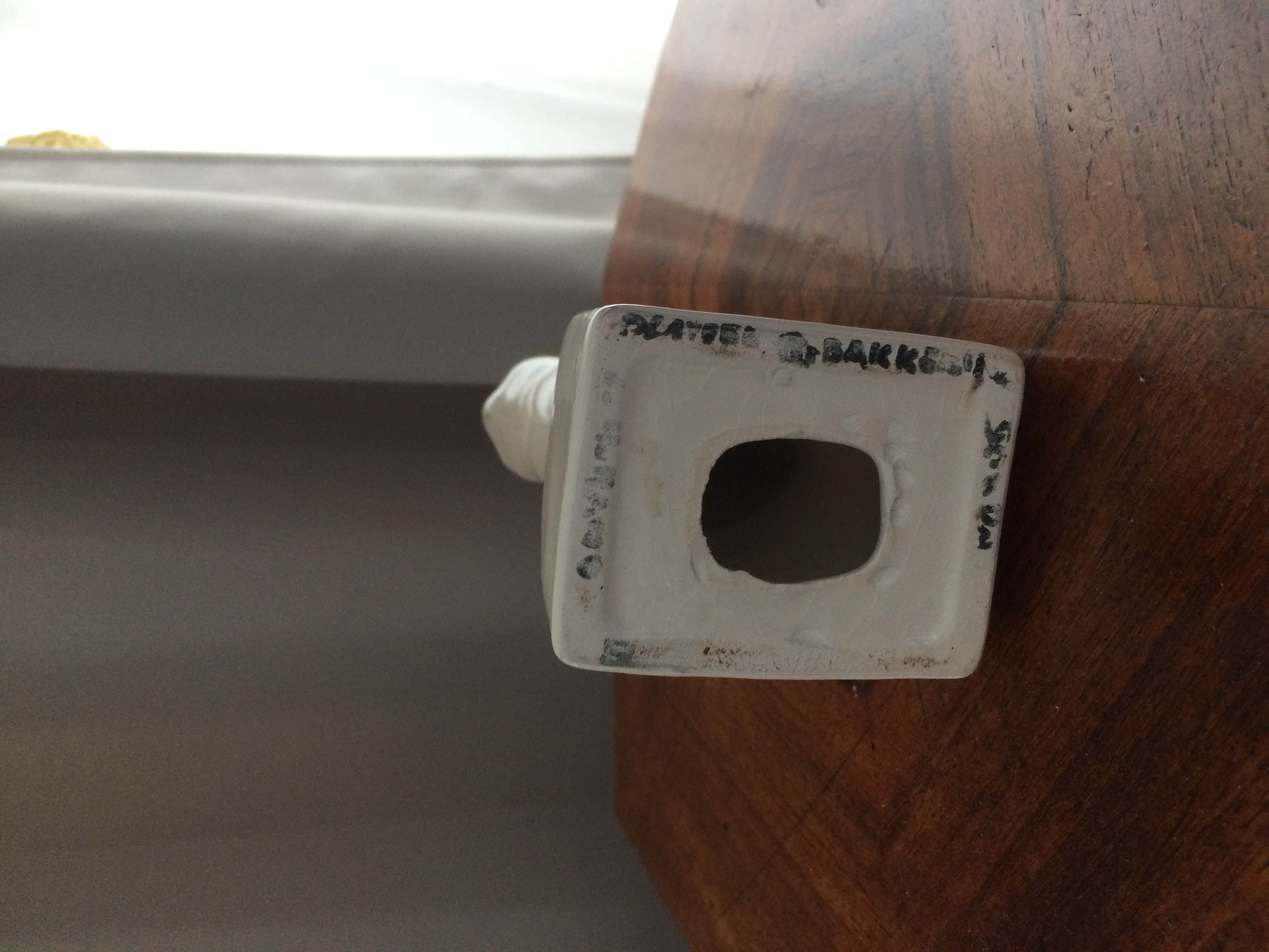 Niet of onleesbaar gesigneerd - Gekroonde poes kopen? Bied vanaf 1!