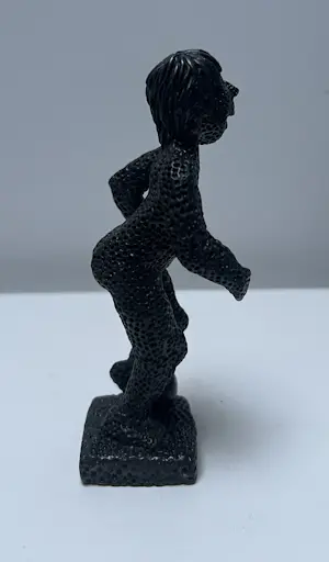 Carolein Smit - Bronzen sculptuur | Kind met bal kopen? Bied vanaf 175!